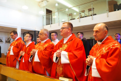 2024.05.16 MSZA NEOPREZBITERÓW W 1. ROCZNICĘ ŚWIĘCEŃ KAPŁAŃSKICH