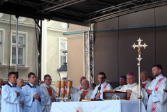 2024.05.30 EUCHARYSTIA Z PROCESJĄ W UROCZYSTOŚĆ NAJŚWIĘTSZEGO CIAŁA I KRWI CHRYSTUSA