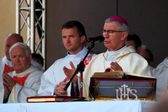 2024.05.30 EUCHARYSTIA Z PROCESJĄ W UROCZYSTOŚĆ NAJŚWIĘTSZEGO CIAŁA I KRWI CHRYSTUSA