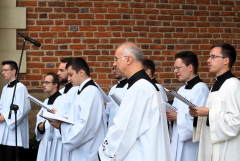 2024.05.30 EUCHARYSTIA Z PROCESJĄ W UROCZYSTOŚĆ NAJŚWIĘTSZEGO CIAŁA I KRWI CHRYSTUSA