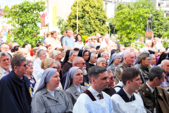 2024.05.30 EUCHARYSTIA Z PROCESJĄ W UROCZYSTOŚĆ NAJŚWIĘTSZEGO CIAŁA I KRWI CHRYSTUSA