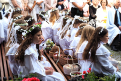 2024.05.30 EUCHARYSTIA Z PROCESJĄ W UROCZYSTOŚĆ NAJŚWIĘTSZEGO CIAŁA I KRWI CHRYSTUSA
