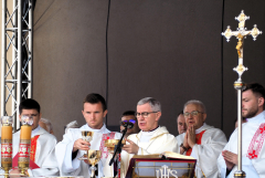 2024.05.30 EUCHARYSTIA Z PROCESJĄ W UROCZYSTOŚĆ NAJŚWIĘTSZEGO CIAŁA I KRWI CHRYSTUSA