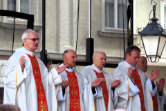 2024.05.30 EUCHARYSTIA Z PROCESJĄ W UROCZYSTOŚĆ NAJŚWIĘTSZEGO CIAŁA I KRWI CHRYSTUSA