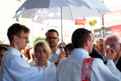 2024.05.30 EUCHARYSTIA Z PROCESJĄ W UROCZYSTOŚĆ NAJŚWIĘTSZEGO CIAŁA I KRWI CHRYSTUSA