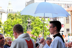 2024.05.30 EUCHARYSTIA Z PROCESJĄ W UROCZYSTOŚĆ NAJŚWIĘTSZEGO CIAŁA I KRWI CHRYSTUSA