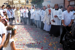 2024.05.30 EUCHARYSTIA Z PROCESJĄ W UROCZYSTOŚĆ NAJŚWIĘTSZEGO CIAŁA I KRWI CHRYSTUSA