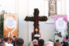 2024.05.30 EUCHARYSTIA Z PROCESJĄ W UROCZYSTOŚĆ NAJŚWIĘTSZEGO CIAŁA I KRWI CHRYSTUSA