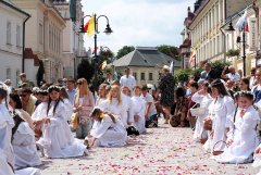 2024.05.30 EUCHARYSTIA Z PROCESJĄ W UROCZYSTOŚĆ NAJŚWIĘTSZEGO CIAŁA I KRWI CHRYSTUSA