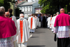 2024.05.30 EUCHARYSTIA Z PROCESJĄ W UROCZYSTOŚĆ NAJŚWIĘTSZEGO CIAŁA I KRWI CHRYSTUSA