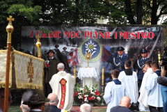2024.05.30 EUCHARYSTIA Z PROCESJĄ W UROCZYSTOŚĆ NAJŚWIĘTSZEGO CIAŁA I KRWI CHRYSTUSA