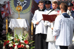 2024.05.30 EUCHARYSTIA Z PROCESJĄ W UROCZYSTOŚĆ NAJŚWIĘTSZEGO CIAŁA I KRWI CHRYSTUSA