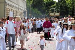 2024.05.30 EUCHARYSTIA Z PROCESJĄ W UROCZYSTOŚĆ NAJŚWIĘTSZEGO CIAŁA I KRWI CHRYSTUSA