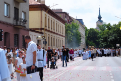 2024.05.30 EUCHARYSTIA Z PROCESJĄ W UROCZYSTOŚĆ NAJŚWIĘTSZEGO CIAŁA I KRWI CHRYSTUSA