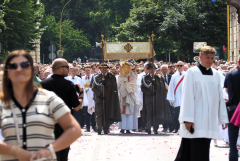 2024.05.30 EUCHARYSTIA Z PROCESJĄ W UROCZYSTOŚĆ NAJŚWIĘTSZEGO CIAŁA I KRWI CHRYSTUSA