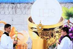 2024.05.30 EUCHARYSTIA Z PROCESJĄ W UROCZYSTOŚĆ NAJŚWIĘTSZEGO CIAŁA I KRWI CHRYSTUSA