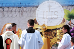 2024.05.30 EUCHARYSTIA Z PROCESJĄ W UROCZYSTOŚĆ NAJŚWIĘTSZEGO CIAŁA I KRWI CHRYSTUSA