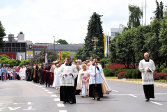 2024.05.30 EUCHARYSTIA Z PROCESJĄ W UROCZYSTOŚĆ NAJŚWIĘTSZEGO CIAŁA I KRWI CHRYSTUSA
