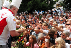 2024.05.30 EUCHARYSTIA Z PROCESJĄ W UROCZYSTOŚĆ NAJŚWIĘTSZEGO CIAŁA I KRWI CHRYSTUSA